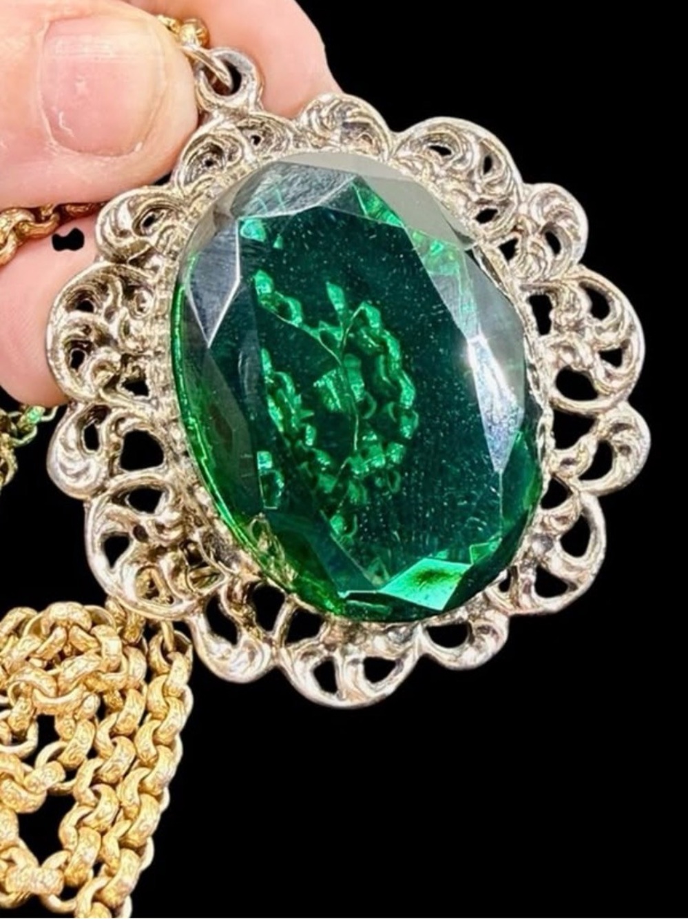 Vintage 70s-Inspired Green Crystal Filigree Pendant Necklace DISCO!